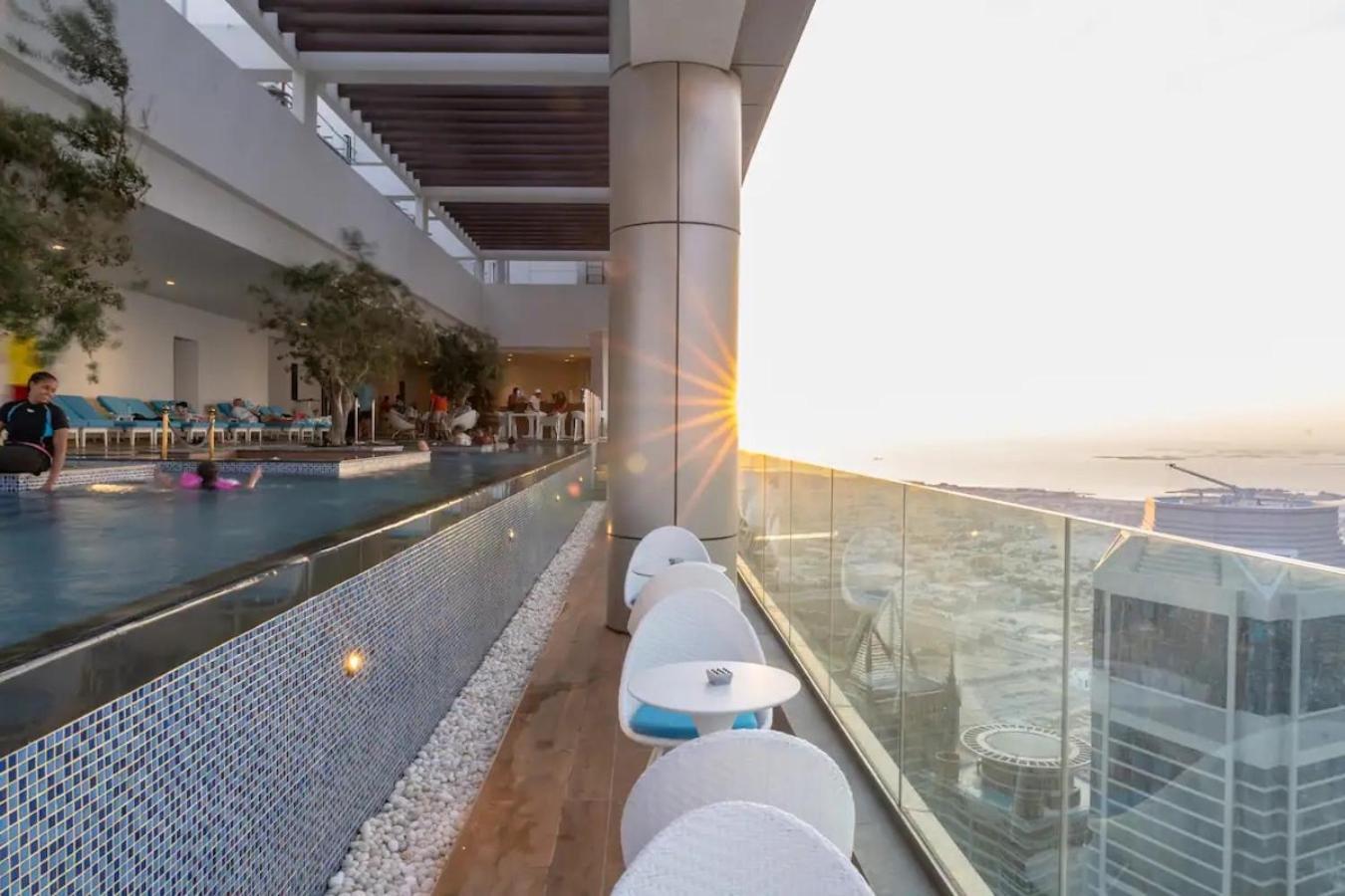 2bd Paramount Midtown - 6 Guests - Burj Views 64th Floor Infinity Pool, King Bed * Dubai